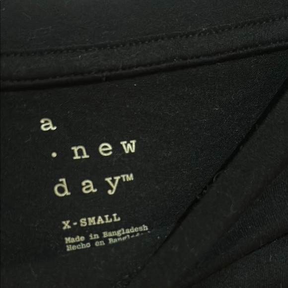 Black Tie-Back Women's Top - Picture 4 of 4